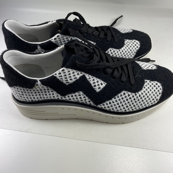 Stuart Weitzman black & white Hartley knit sneakers in box 7b - Picture 2 of 12